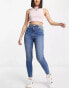 Фото #3 товара Miss Selfridge – Emily – Knöchellange Jeans mit engem Schnitt & hohem Bund in mittelblauer Waschung