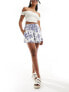 Фото #1 товара Abercrombie & Fitch linen blend shorts in white with blue floral print