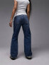 Topshop Petite mid rise straight Kort jeans in mid blue