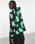 Фото #2 товара ASOS DESIGN Super-Oversize-Kapuzenpullover im All-Over-Blur-Print mit Knebelverschlüssen