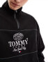 Фото #4 товара Tommy Jeans relaxed luxe athletic 1/2 zip fleece in black