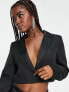 Фото #4 товара In The Style x Yasmin Devonport exclusive satin lapel trim cropped blazer co-ord in black