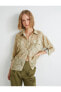 Фото #3 товара Рубашка женская Koton Oversize с абстрактным узором, длинным рукавом и классическим воротником.