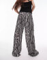 Topshop zebra crinkle plisse wide leg trouser in mono M - EU 40-42 - фото #3