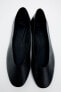 Фото #3 товара Туфли-балетки из черной кожи с мини каблуком ZARA
