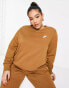 Nike Plus Club fleece sweatshirt in ale brown Коричневый, 1X - XL - фото #1