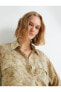 Фото #2 товара Рубашка женская Koton Oversize с абстрактным узором, длинным рукавом и классическим воротником.