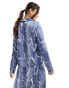 Vero Moda satin tie front open shirt co-ord in blue crinkle print синяя печать, XS - EU 34 - фото #3