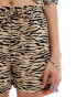 Фото #4 товара Noisy may high waisted ripple short co-ord in beige zebra