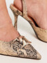 ASOS DESIGN Wide Fit – Sommerliche Schuhe mit Schlangenmuster, mittelhohem Absatz und Schnalle in Kettenoptik