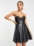 Фото #1 товара Платье ASOS модель Trägerloses Korsett-Minikleid из искусственной кожи, черное с плиссированной юбкой.