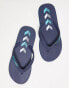 Hummel – Unisex-Zehenstegsandalen in Blau mit Winkelstreifen-Prints