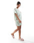 Фото #3 товара ASOS DESIGN – Pyjama-Set aus Oversize-T-Shirt und Shorts in Grün mit Martini-Grafikmuster