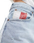 Фото #4 товара Tommy Jeans ultra high tapered mom jeans in light wash