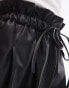 Фото #2 товара Topshop faux leather paperbag short in black