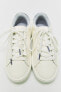 Minimalist lace-up sneakers