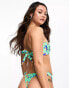 Kulani Kinis – Serene Marine – Bikinihose mit Retro-Blumenprint und V-Schnitt