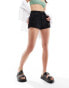 Фото #4 товара Pull&Bear high waisted ripped Mom denim shorts in black