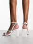 Bershka – Sandalen in Weiß mit Riemchen und ausgestelltem Absatz