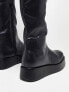 Public Desire Exclusive Wide Fit – Rosie – Flache Overknee-Stiefel in Schwarz, weite Passform