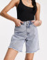 Miss Selfridge – Lang geschnittene Jeans-Shorts in Acid-Waschung