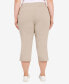 Фото #2 товара Plus Size Essentials Solid Pull-On Capri Pants with Detailed Split Hem