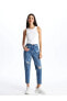 LCW Jeans Mom Fit Yırtık Detaylı Kadın Jean Pantolon