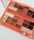 Фото #4 товара Makeup Revolution I Heart Makeup Palette Zestaw cieni do powiek Chocolate and Peaches 22g (16 kolorów)