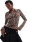 Фото #1 товара Monki long sleeve jersey ruched shirt in brown snake print