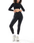 Фото #1 товара ASOS 4505 – Hourglass – Sport-Leggings in Hochglanz-Schwarz mit hoher Taille und geraffter Vorderseite