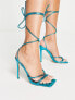 Public Desire Wide Fit – Dax – Sandalen in Metallic-Blau mit Knöchelschnürung und Absatz