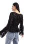 Фото #2 товара Vero Moda ruched bodice jacquard top in black