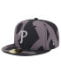 Men's Black Philadelphia Phillies Logo Fracture 59FIFTY Fitted Hat Серо-черный, 7 1/8 - фото #1