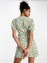 Фото #2 товара Glamorous short sleeve wrap mini dress in green retro floral