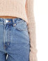 Weekday Rowe high waisted denim mom short in 90's blue 90-е синие, W30 - фото #8