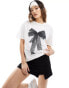 Фото #2 товара In The Style lace bow motif t-shirt in white