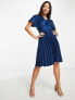 Фото #5 товара Вечернее платье Closet London Petite – синее плиссированное миди-платье с завязками на передней части