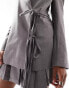 Фото #4 товара COLLUSION tie front blazer co-ord in grey