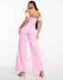 The Frolic – Gesmokter, schulterfreier Jumpsuit in Rosa mit weitem Bein