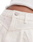 Фото #2 товара Levi's Featherweight mom shorts in white