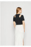 Фото #7 товара Sportswear Essentials Women's Short Sleeve Siyah Kadın T-shirt