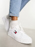 Фото #1 товара Tommy Jeans cool essential sneakers in white