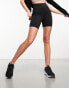 Ellesse Penzanna legging shorts in black