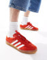 adidas Originals – Gazelle – Hallen-Sneaker in Rot mit Gummisohle