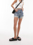 Topshop – Mom-Shorts in Mittelblau mit extremen Zierrissen und A-Linien-Schnitt