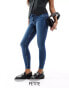 River Island petite sculpt jeans in mid-blue Голубой, 32 - фото #1