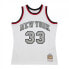 Фото #1 товара Mitchell & Ness NBA Cracked Cement Swingman Jersey Knicks 1991 Patrick Ewing M TFSM5934-NYK91PEWWHIT