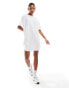 Фото #4 товара In The Style exclusive ruched side oversized mini t-shirt dress in white