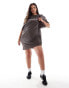 Фото #1 товара COLLUSION Plus washed graphic t-shirt dress in brown