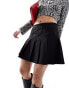 Фото #1 товара Stradivarius tailored pleated mini skirt in black